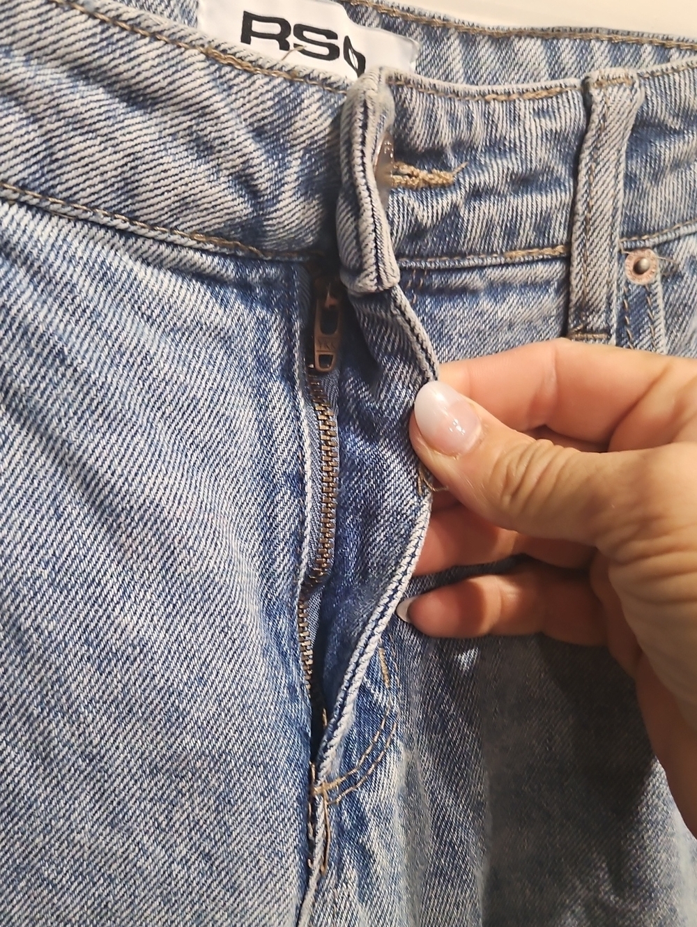 RSQ Light Blue Low-Rise Baggy Jeans 30x30 - Picture 2 of 8